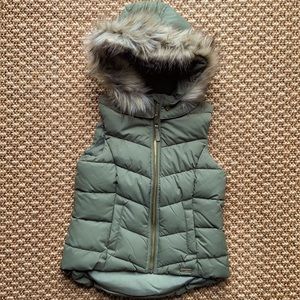 H&M puffer vest with removable fur-hood 8-10